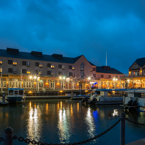 Harbor House Hotel and Marina at Pier 21