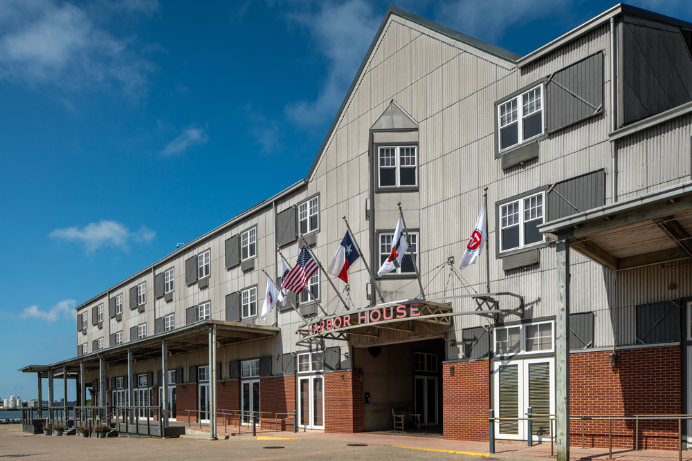 Harbor House Hotel and Marina at Pier 21